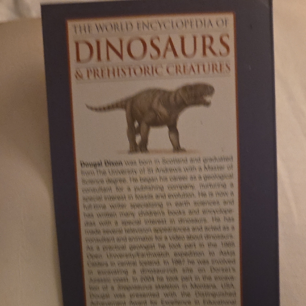 The World Encyclopedia of Dinosaurs & Prehistoric Creatures Book - Picture 8 of 16